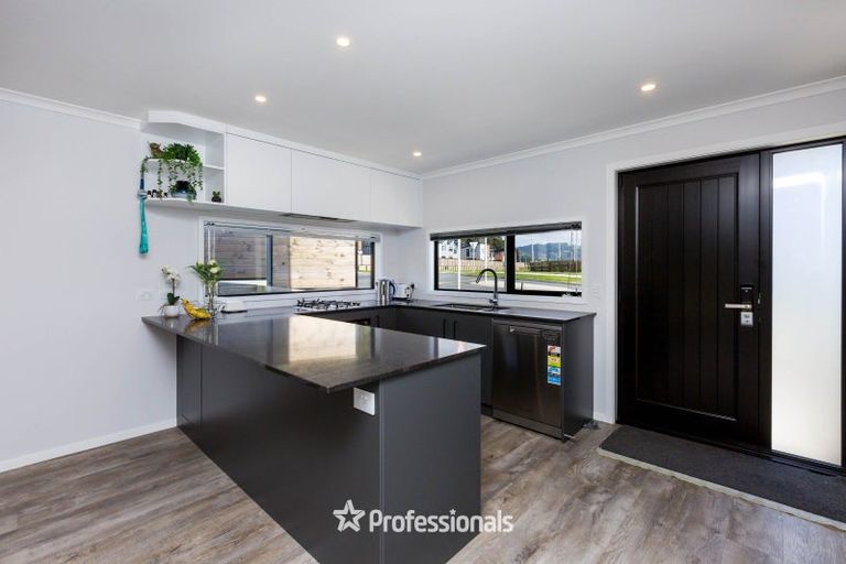 Photo of property in 2 Dahl Drive, Wallaceville, Upper Hutt, 5018