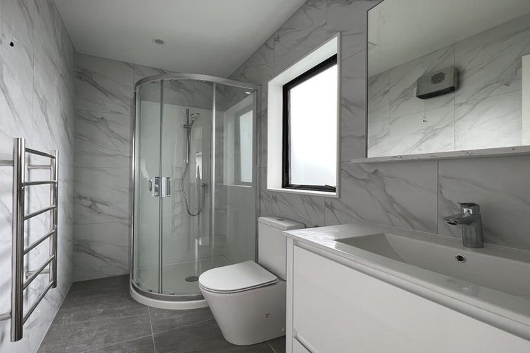 Photo of property in 30b Durham Street, Te Atatu Peninsula, Auckland, 0610