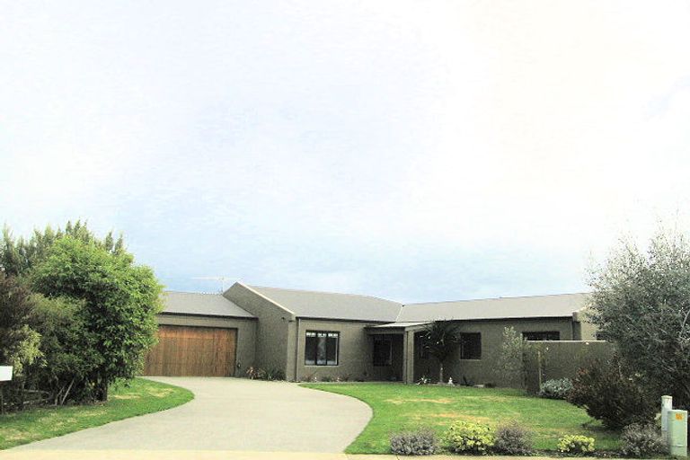 Photo of property in 7 Santa Teresa Court, Paraparaumu Beach, Paraparaumu, 5032