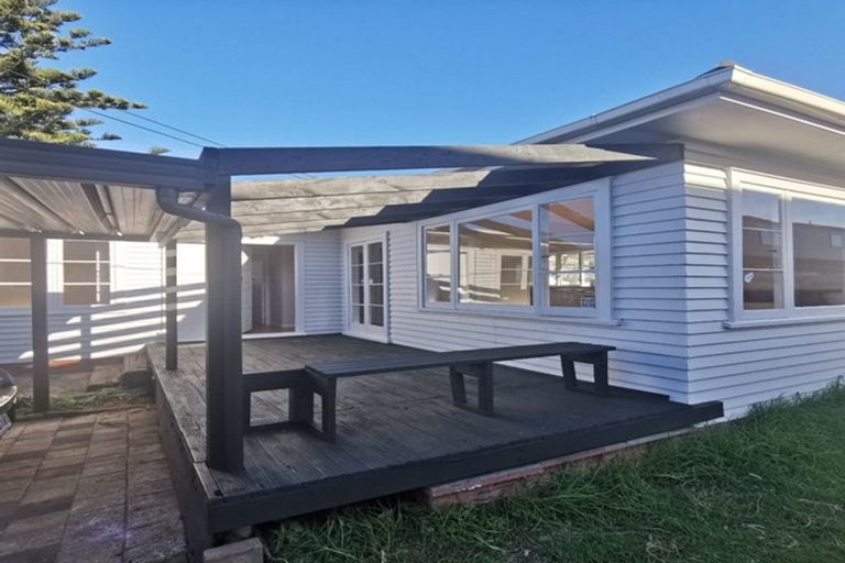 Photo of property in 13 Clendon Avenue, Papatoetoe, Auckland, 2025