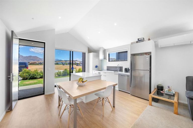 Photo of property in 26 Mount Creighton Crescent, Wanaka, 9305