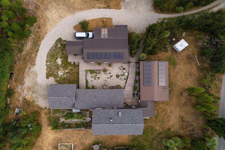 Photo of property in 2 Wineberry Lane, Wanaka, 9305