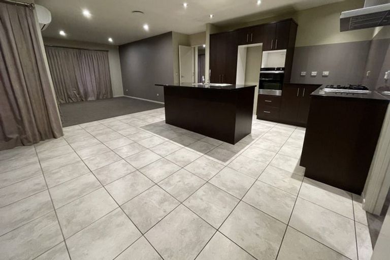 Photo of property in 5 Alvre Place, Flat Bush, Auckland, 2016