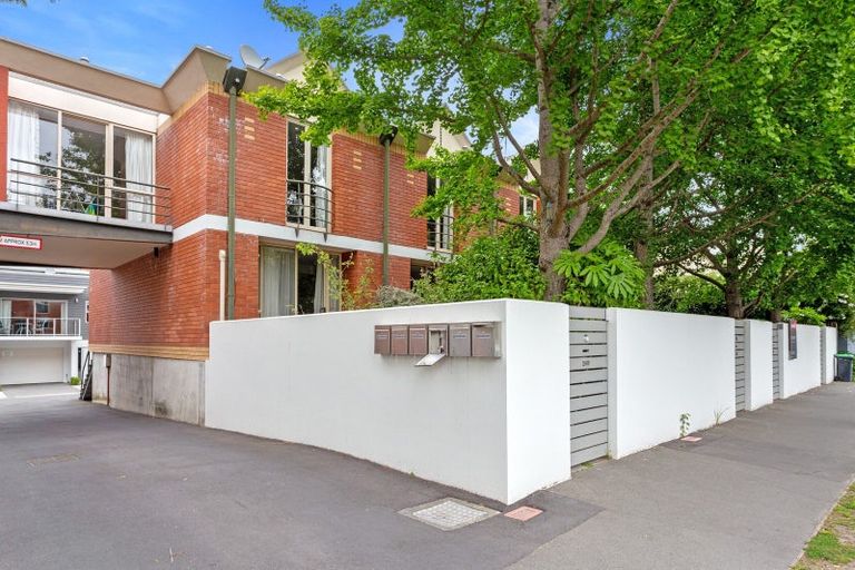 Photo of property in 2/28 Armagh Street, Christchurch Central, Christchurch, 8013