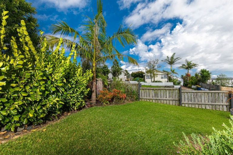 Photo of property in 14 Roick Parade, Glen Eden, Auckland, 0602