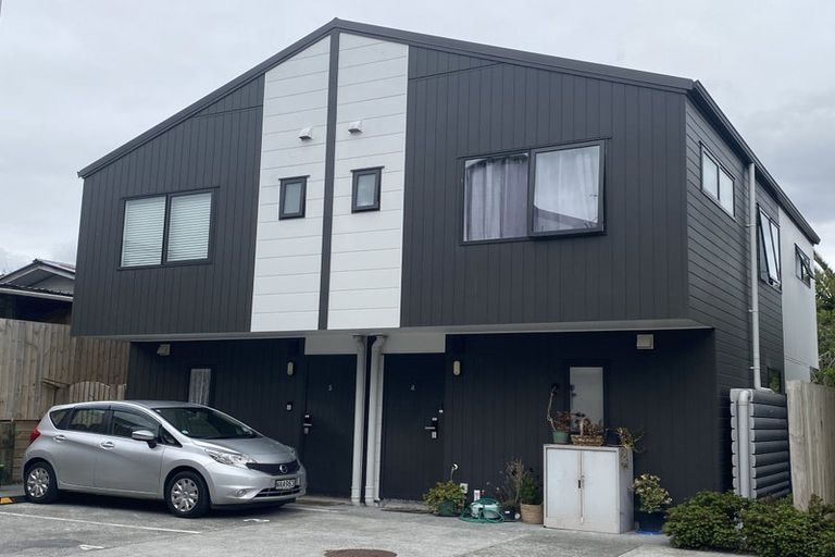 Photo of property in 3/4 Harry Ward Place, Henderson, Auckland, 0610