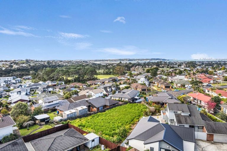Photo of property in 10 Fernbird Place, Massey, Auckland, 0614