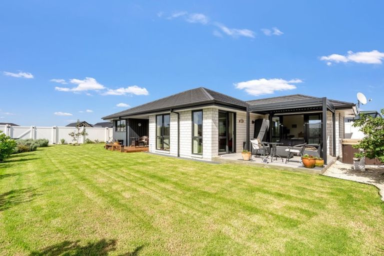 Photo of property in 4 Te Taniwha Road, One Tree Point, 0118