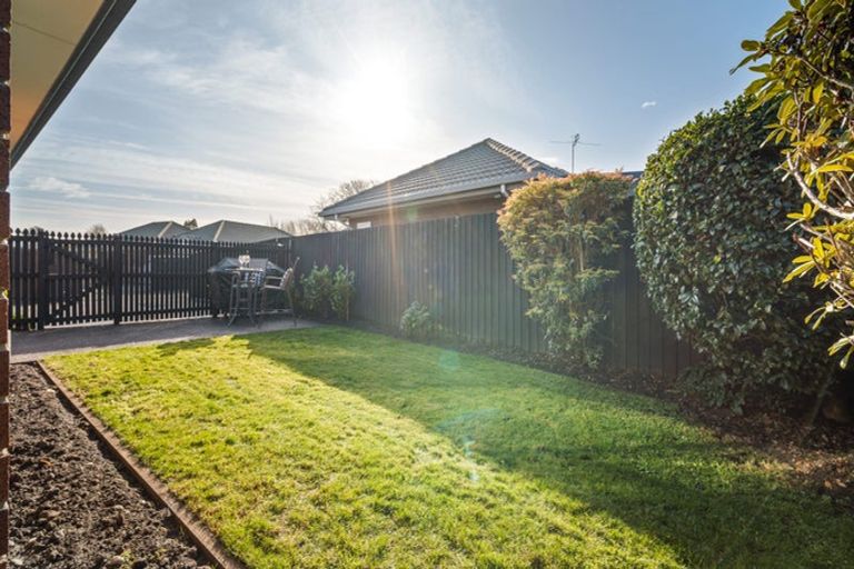 Photo of property in 14 Innisfree Place, Northwood, Christchurch, 8051