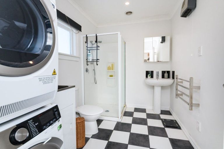 Photo of property in 84 Featherston Street, Takaro, Palmerston North, 4412