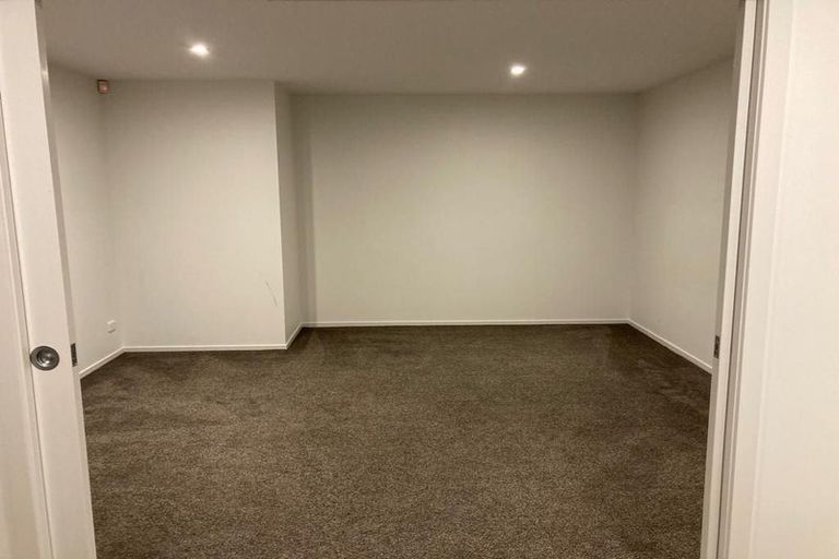 Photo of property in 4/60 Hayfield Way, Karaka, Papakura, 2580