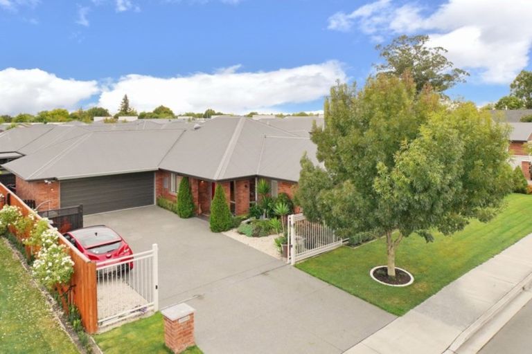 Photo of property in 16 Franklin Drive, Rangiora, 7400