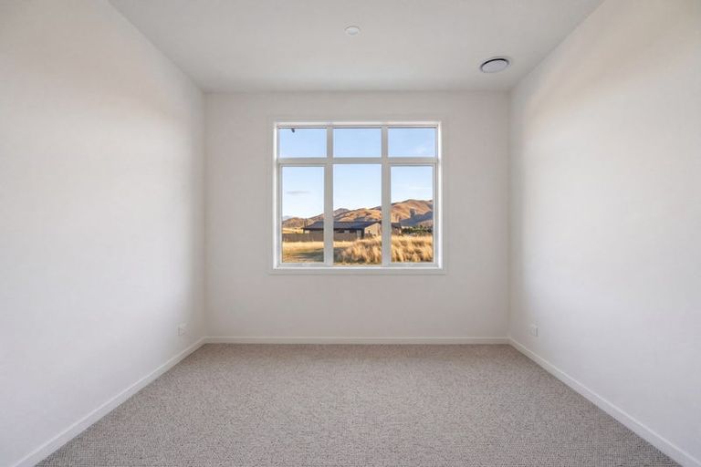 Photo of property in 105 Burdon Loop, Lake Hawea, 9382