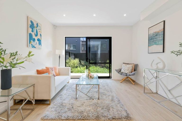 Photo of property in 42 Kiato Lane, Flat Bush, 2019