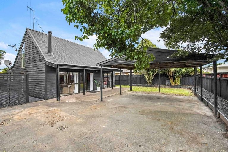 Photo of property in 37 Collins Road, Melville, Hamilton, 3206
