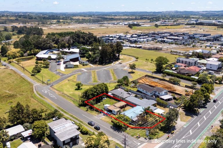 Photo of property in 490 Don Buck Road, Massey, Auckland, 0614