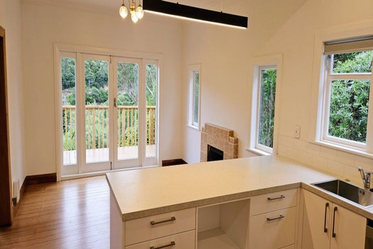 Photo of property in 8 Trelissick Crescent, Ngaio, Wellington, 6035