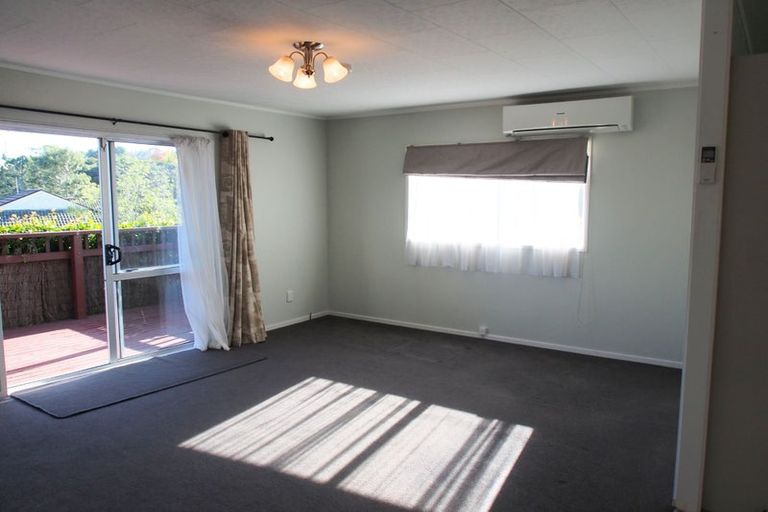 Photo of property in 8 Katrina Place, Massey, Auckland, 0614