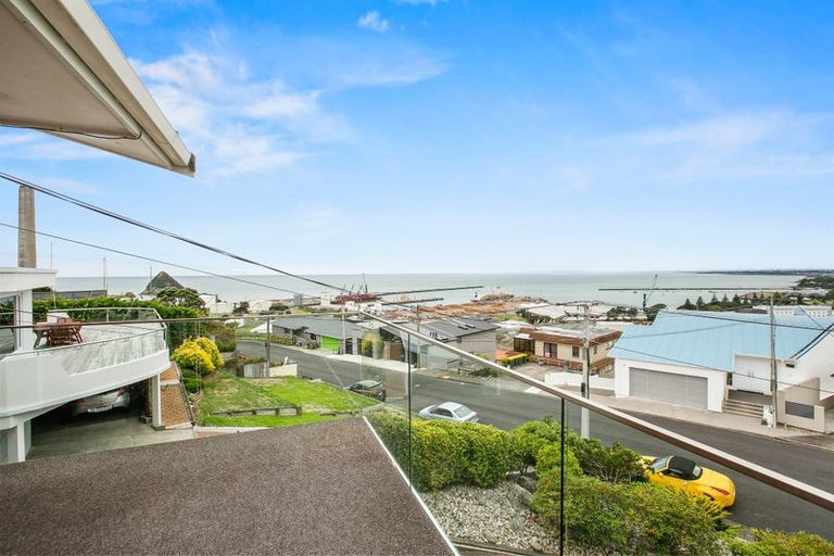 Photo of property in 11 Findlay Street, Moturoa, New Plymouth, 4310