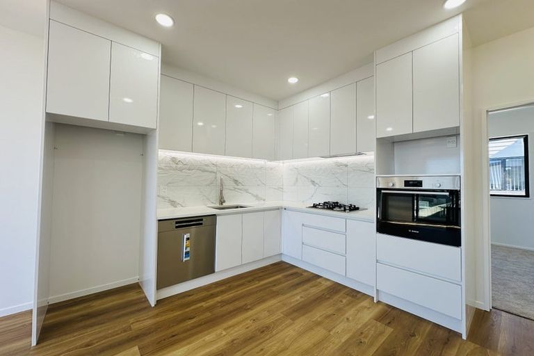 Photo of property in 1a Edward Avenue, Orewa, 0931