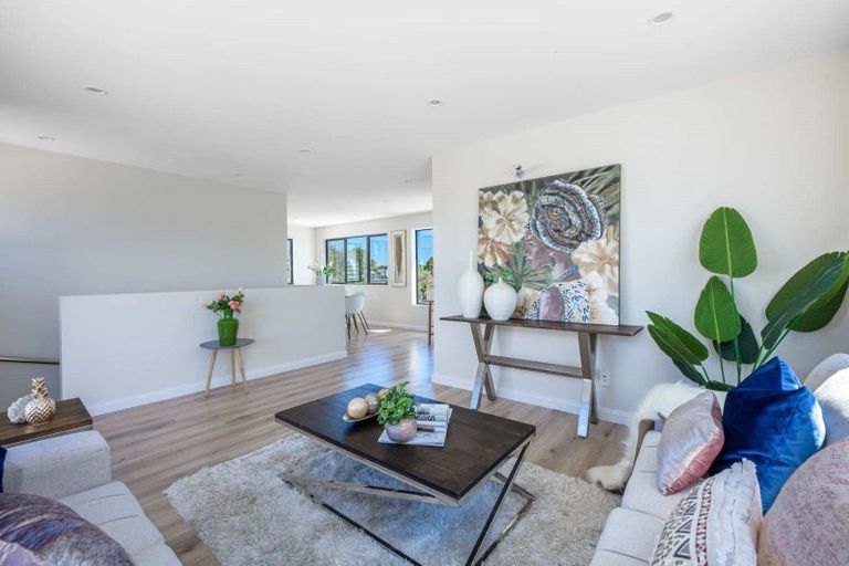 Photo of property in 2/11 Avondale Road, Taradale, Napier, 4112