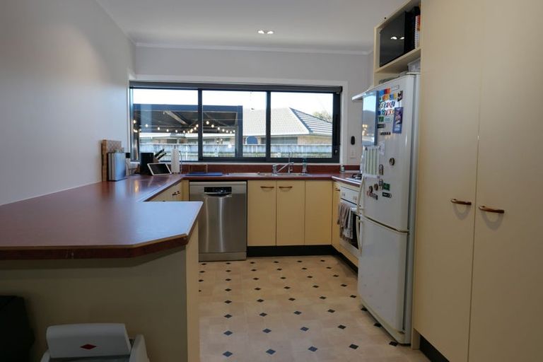 Photo of property in 20 Spackman Crescent, Paraparaumu, 5032