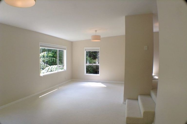 Photo of property in 55 Gatman Street, Birkdale, Auckland, 0626