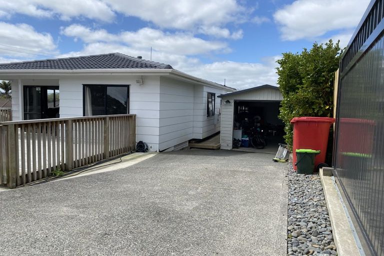 Photo of property in 72 Gallony Avenue, Massey, Auckland, 0614