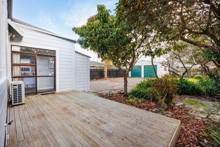 Photo of property in 215 College Street, West End, Palmerston North, 4412