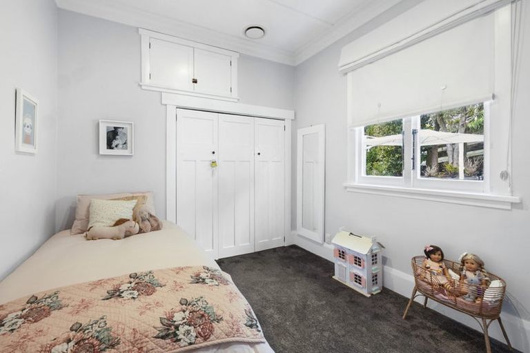 Photo of property in 70 Morley Street, New Plymouth, 4310