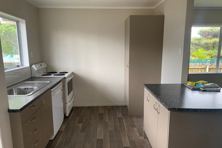 Photo of property in 13 Cyril Crescent, West Harbour, Auckland, 0618