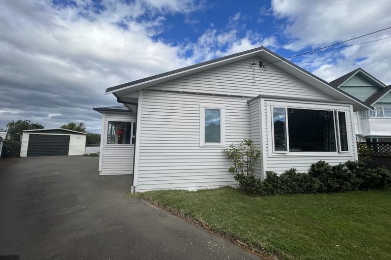 Photo of property in 42 Puru Crescent, Lyall Bay, Wellington, 6022