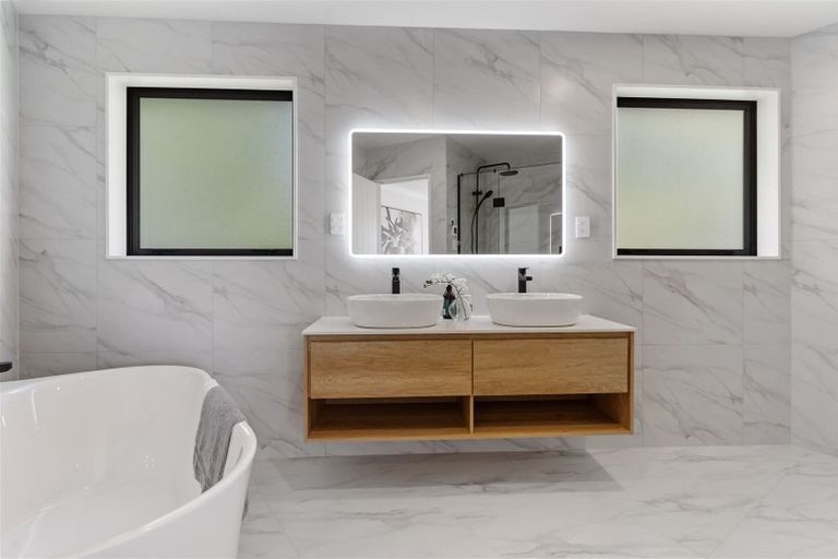 Photo of property in 44 Drumbuoy Drive, Flat Bush, Auckland, 2019
