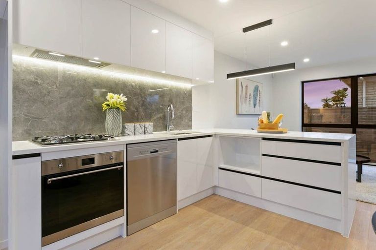 Photo of property in 1d Valron Road, Te Atatu South, Auckland, 0602