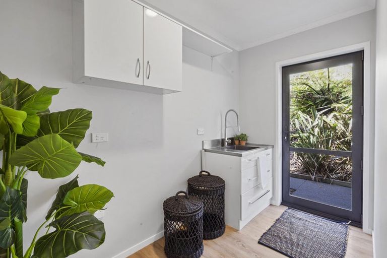 Photo of property in 3c Honeyfield Drive, Whalers Gate, New Plymouth, 4310