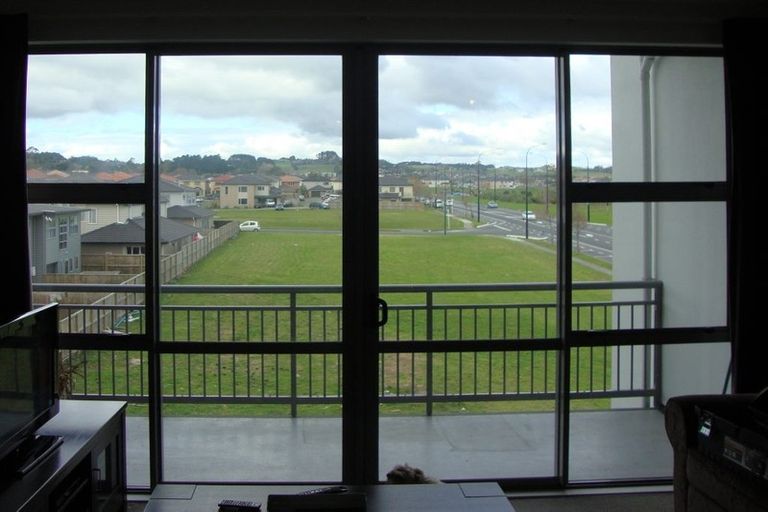 Photo of property in 1/63 Kestev Drive, Flat Bush, Auckland, 2016