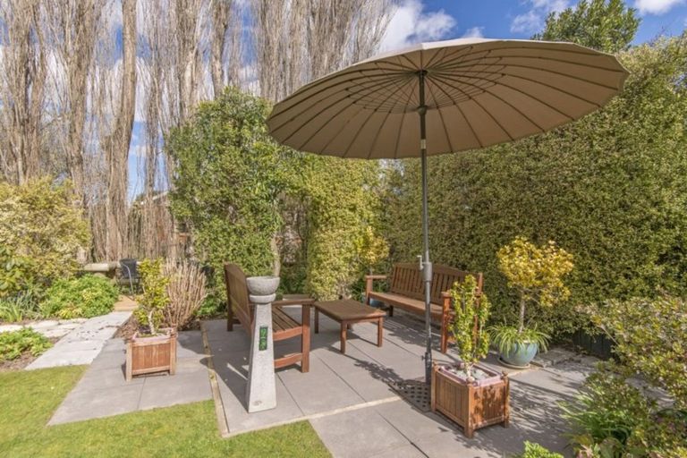 Photo of property in 21 Highfield Place, Avonhead, Christchurch, 8042