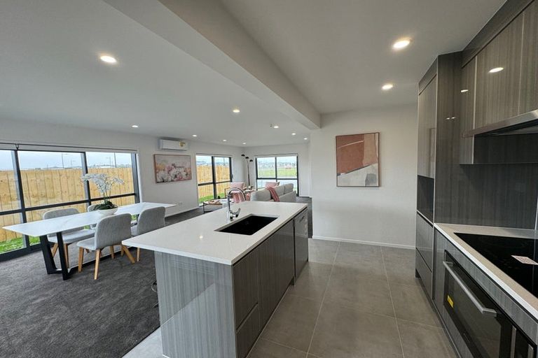 Photo of property in 4 Kaitiaki Drive, Clarks Beach, 2122
