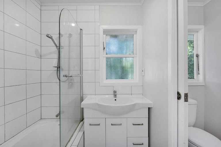 Photo of property in 40 Hereford Street, Te Atatu Peninsula, Auckland, 0610