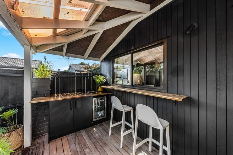 Photo of property in 2/47 Shakespeare Road, Milford, Auckland, 0620