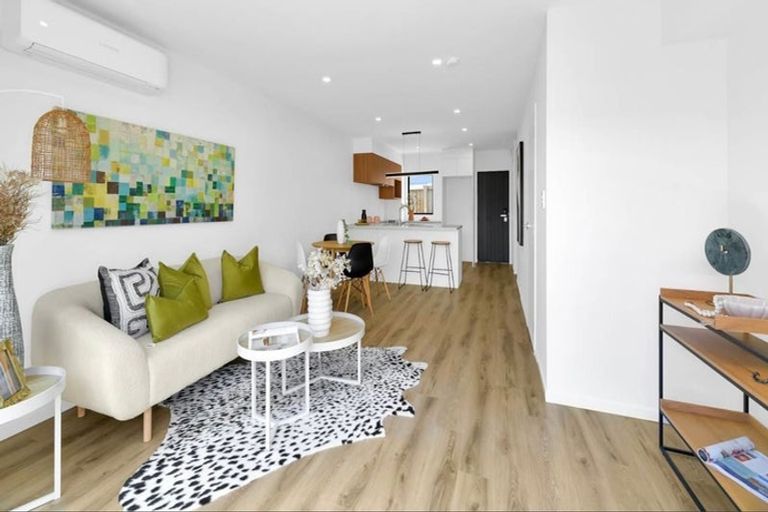 Photo of property in 5/9 Flanshaw Road, Te Atatu South, Auckland, 0610