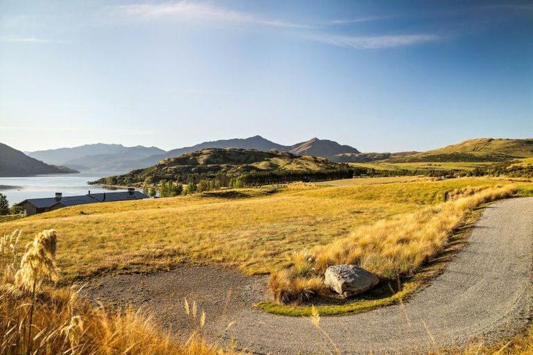 Photo of property in 6 Nathanael Place, Drift Bay, Queenstown, 9371