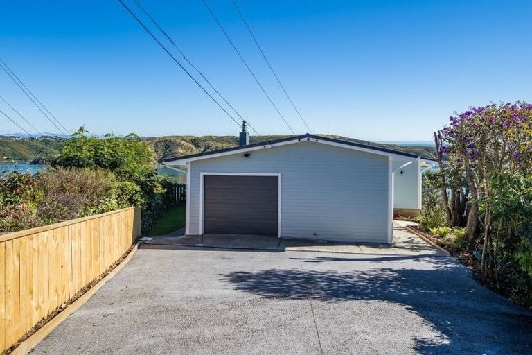 Photo of property in 20a Kahu Road, Paremata, Porirua, 5024