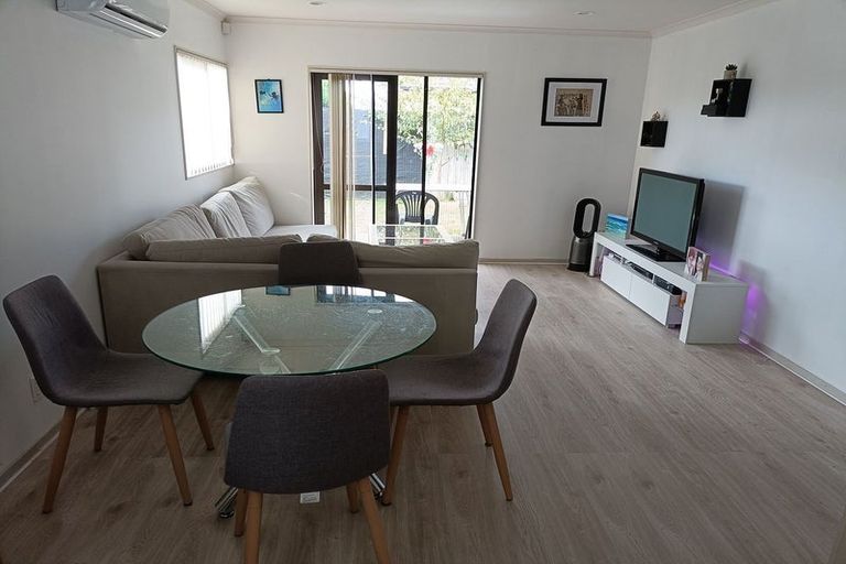 Photo of property in 70a Kayes Road, Pukekohe, 2120