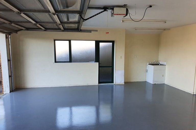 Photo of property in 3 Boeing Place, Goodwood Heights, Auckland, 2105