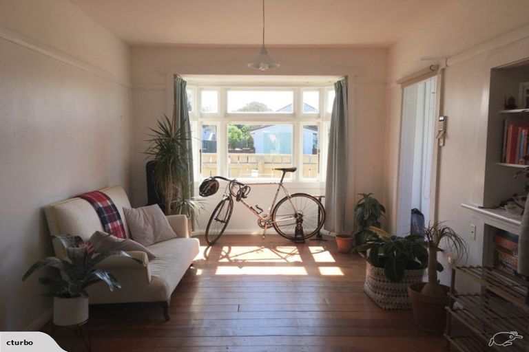 Photo of property in 131 Apu Crescent, Lyall Bay, Wellington, 6022