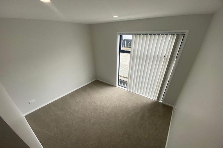 Photo of property in 2 Mikoikoi Crescent, Mangere Bridge, Auckland, 2022