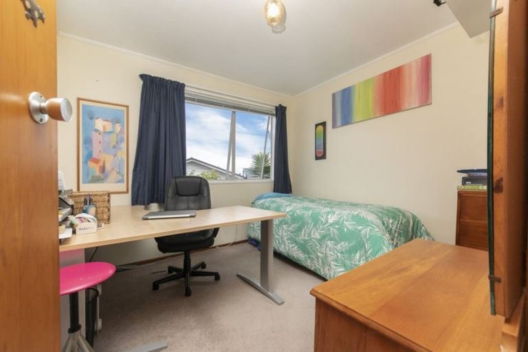 Photo of property in 18 George Herring Place, Glen Eden, Auckland, 0602