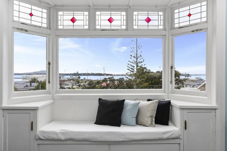 Photo of property in 16 Alfred Street, Northcote Point, Auckland, 0627