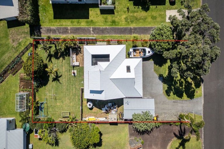 Photo of property in 15 Moray Place, Whiritoa, Whangamata, 3691